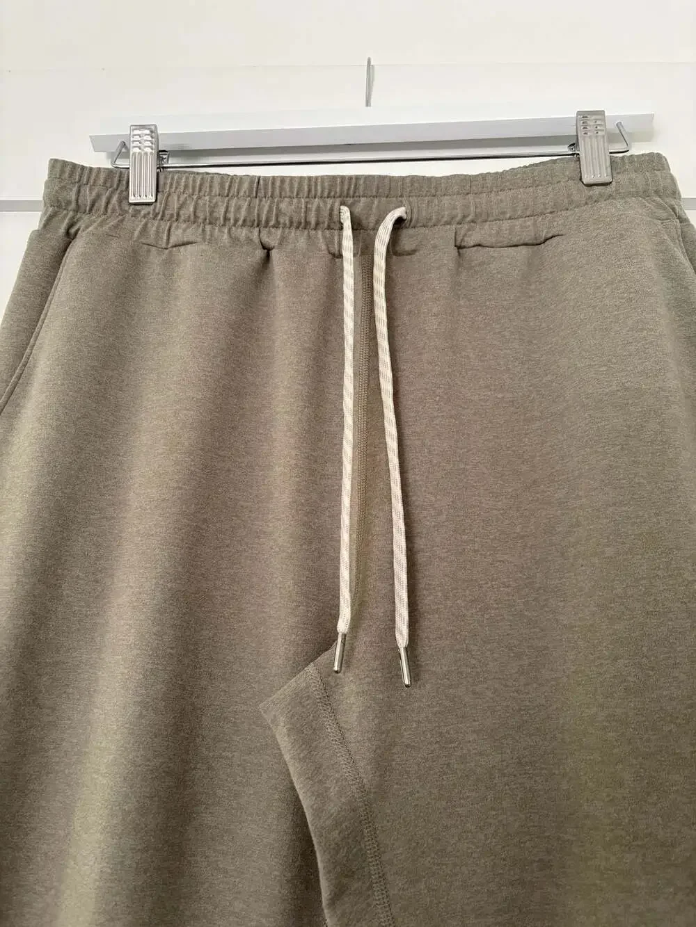 Vuori Performance Jogger Sweatpants in Olive Green Size Medium